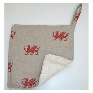 Welsh Dragon Ddraig Cymru Pot Grab Cook Mat Pan Holder Surface Saver Red Wales - Picture 1 of 7