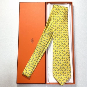 HERMES Yellow Silk Men's Tie Kangaroo Pattern 7.9 cm Wide Elegant Accessory Used - Picture 1 of 5