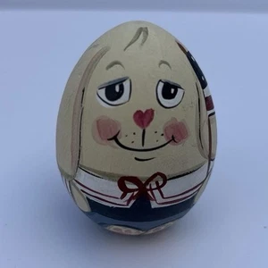 Uovo di Pasqua patriottico in legno dipinto a mano coniglietto con bandiera 3” H 2” W - Foto 1 di 6