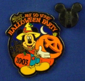 Pin Mickey Mouse Espantapájaros Mickey's Not So Scary Halloween 2003 LE2000 # 25811 - Imagen 1 de 5