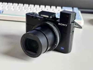 Sony Cyber-shot RX100 V RX100M5 Digital Camera 20.1MP with Flip Screen Tested - Picture 1 of 6