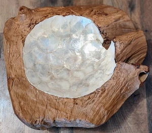 Seltene dekorative Holzschale aus dem 20. Jahrhundert mit Perlmuttintarsien - Bild 1 von 5