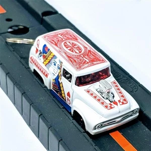 Hot Wheels HW Art Cars '56 Ford F-100 Queen of Hearts Playing Card Keychain - Picture 1 of 11