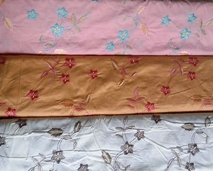 Tessuto di cotone (€20/m²) 0,3 m fiori colorati ricamati foglie larghe 1,45 m - Foto 1 di 4