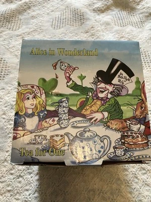 Paul Cardew Alice In Wonderland Tea for One Teapot w/ Rabbit Lid New! 16oz pot - Image 1 of 4