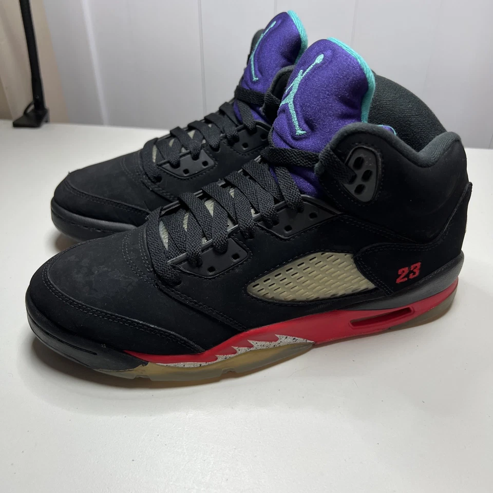 Tamanho 7Y (GS) - Jordan 5 Retro Top 3 Preto 2020 - Imagem 1 de 4