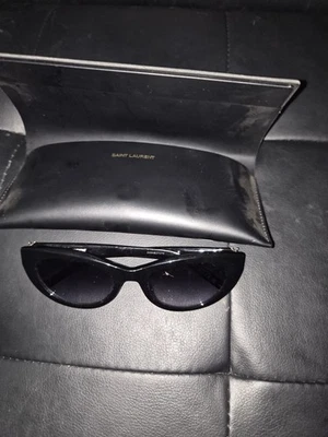 Óculos de sol Saint Laurent Cat Eye SL M115 002 armação preta brilhante - Imagem 1 de 2