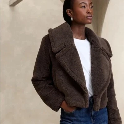 Chaqueta Banana Republic de vellón liso con botones cortos - L Petite Foto 1 de 4