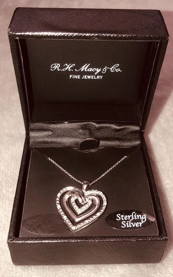 Collar de plata de ley de 18" colgante de diamantes triple corazón Macy diestro 1/10 ctw NUEVO Foto 1 de 4