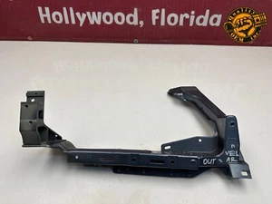 2018-2025 LAND ROVER VELAR RADIATOR SUPPORT LEFT SIDE TIE BAR BRACKET (BLUE) OEM - Foto 1 di 10