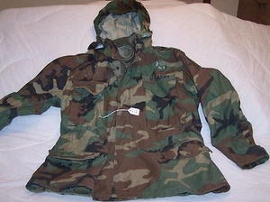 (G12) WOODLAND CAMOUFLAGE COLD WEATHER FIELD COAT WITH HOOD MEDIUM - REGULAR - Picture 1 of 5