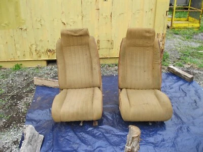 PAIR OF VINTAGE 73 BUICK CENTURY GS BUCKET SEATS Foto 1 de 4