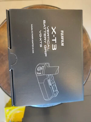 (genuine Brand new non sealed box)FUJIFILM VG-XT3 Vertical Battery Grip - Image 1 of 4