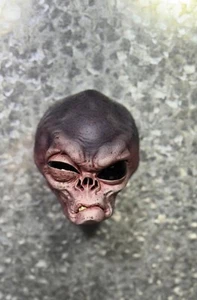 Andy Bergholtz Greylien Alien Fully Painted and Finished Magnet (Grey Version) - Picture 1 of 5