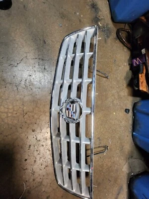 1999 2000 2001 2002 2003 2004  CADILLAC SEVILLE GRILLE SILVER - Image 1 of 4