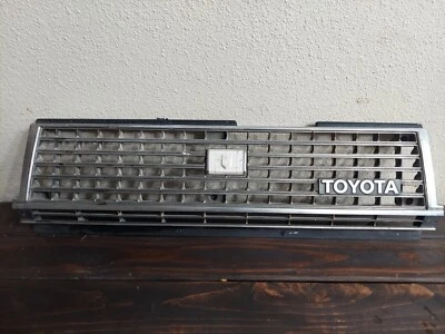 MONTAJE PARRILLA DELANTERA TOYOTA CRESSIDA 85-87 53101-22150 CON EMBLEMA Foto 1 de 4