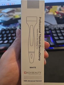 New Koi Beauty Professional Titanium DermaStamp, Vertical Micro Skin Needling - Bild 1 von 2
