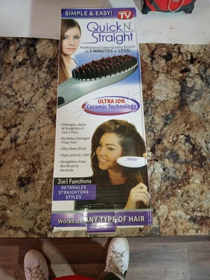 Cepillo alisador de cerámica ultra iónico Quick N' Straight con pantalla digital Foto 1 de 4