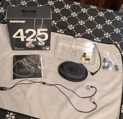 SHURE SE425 SOUND ISOLATING EARPHONES EARBUDS - GREAT DEAL!  - Image 1 of 4