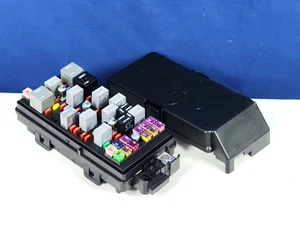 🏅 2011 2012 Chevy Malibu 3.6L Fuse Box Relay Module W/O FOG LIGHT 20927596 - Picture 1 of 9