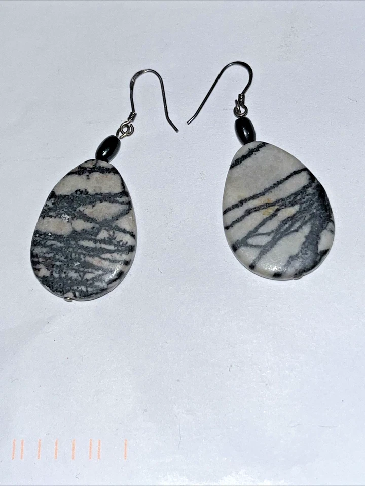 Pendientes de piedra natural pulida gris y negro 1,5 pulgadas Foto 1 de 4
