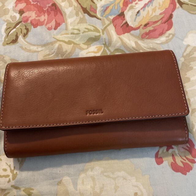 Women's Fossil Brown North Texas Mean Green Leather Logan RFID Zip Around  Clutch