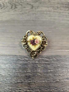 Vintage brooch, Gold tone, heart shaped, floral design - Picture 1 of 3