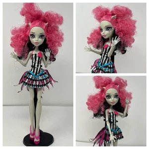 Monster High Rochelle Goyle Freak Du Chic Muñeca Circo Scaregrounds Juguete de Regalo - Imagen 1 de 22