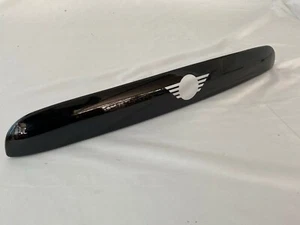 VERKEIDUNG FÜR KOFFERRAUMLEISTE GLANZ SCHWARZ für MINI FACELIFT F55 F56 F57 - Bild 1 von 8