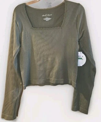 Nueva Camisa Derek Corazón Talla L Grande Verde Acanalada Manga Larga Con Encaje Precio de venta sugerido por el fabricante $24. Foto 1 de 4