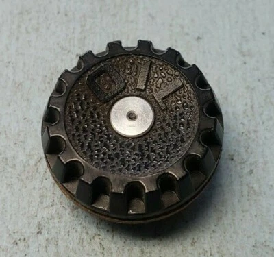 Tapa y junta de aceite Poulan genuina obsoleta como nueva de colección 22094 OEM modelo serie 20 Foto 1 de 4