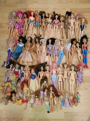 ENORME LOTE DE ROPA Y ACCESORIOS PARA MUÑECAS BARBIE BARBIE, LALALOOPSY, ¡de colección-moderno! Foto 1 de 4