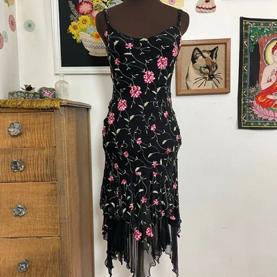 Vestido sin mangas vintage de malla negra Betsey Johnson con flores rosas, talla XS-S Foto 1 de 4