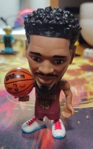 Figura deportiva 2023 Zuru 5 NBA 3" serie 1 DONOVAN MITCHELL nueva rara difícil de encontrar - Imagen 1 de 7