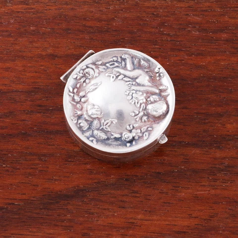 LOVELY AMERICAN STERLING SILVER PILL BOX CHERUB WITH ROSES NO MONOGRAM Cover