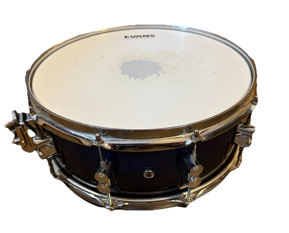 Tambor redoblante PDP Concept Maple 14" -en azul brillante a negro- con herrajes cromados Foto 1 de 4