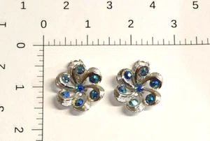 Vtg Unsigned Clip On Earrings Silver Tone Swirl Pinwheel Borealis Blue Rhinsesto - Picture 1 of 5