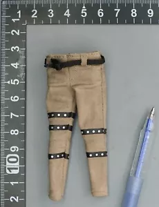 Campos de batalla PUBG escala 1:12 Soldier Story SSG-002 - pantalones vaqueros bronceados con cinturón y correas - Imagen 1 de 2