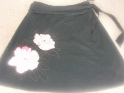 BLACK JOHN ROCHA SKIRT SIZE 12  PINK FLOWER DESIGN 32" TIE SIDE - Image 1 of 4