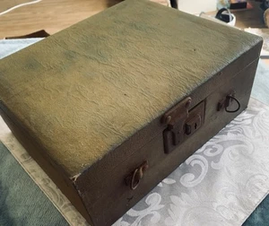 WW2 Vintage Green Leatherette Vanity Case With Mirror. 1940s Travel Box. Rustic - Picture 1 of 18