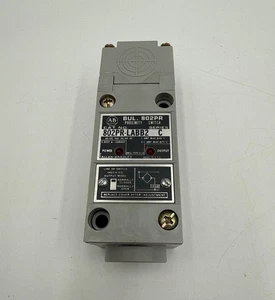 Allen-Bradley 802PR-LABB2 Ser C Contained Proximity Switch 60-132VAC - Picture 1 of 8