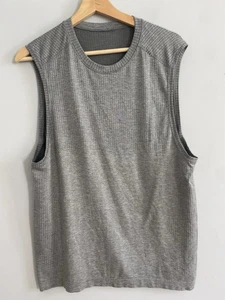 Top sin mangas gris ventilación metálica Lululemon para hombre talla M - Imagen 1 de 3