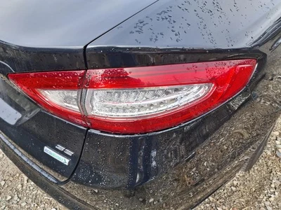 Conjunto de luz trasera derecha usado se adapta a: Ford Fusion 2014 cuarto panel montado LED Foto 1 de 4