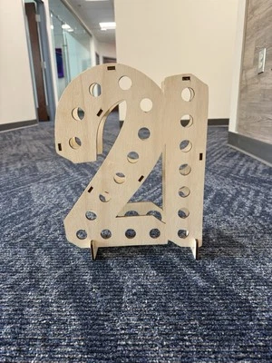 21-Shaped Wood Display Shelf for 21 Mini Liquor Bottles 21st Birthday Decor/Gift Foto 1 de 4