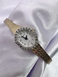 Vintage Women’s Gruen Gold Tone Crystal Bezel Dainty Preppy Watch Oldmoney Cute - Picture 1 of 14