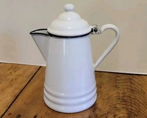 Cafetera percoladora vintage esmaltada blanca tapa con bisagras borde negro 9" - Imagen 1 de 9