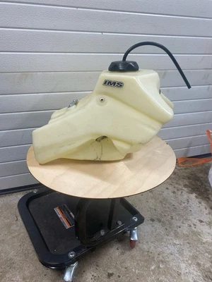 IMS 超大油箱天然气 天然气 2.4 加仑 适用于本田 CRF250R CRF450R — 第 1/4 张图片