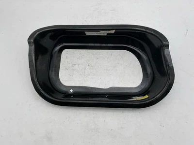 Volkswagen Passat 2012-2019 soporte de refuerzo de bolsillo de combustible nuevo 561 809 930 A Foto 1 de 4