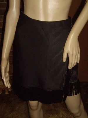 FALDA CORTA RACHEL ZOE NEGRA CON FLECOS TALLA XS PARECE ENVOLVENTE Foto 1 de 4