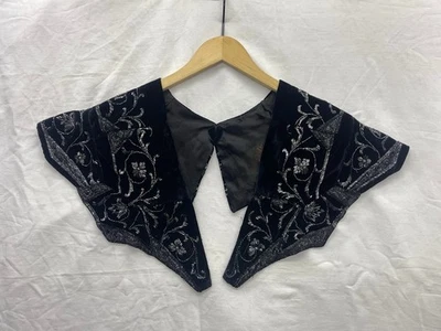 Antiguo yugo de cuello de terciopelo eduardiano, cuentas de corte de acero, cuentas y cosidas a mano Foto 1 de 4